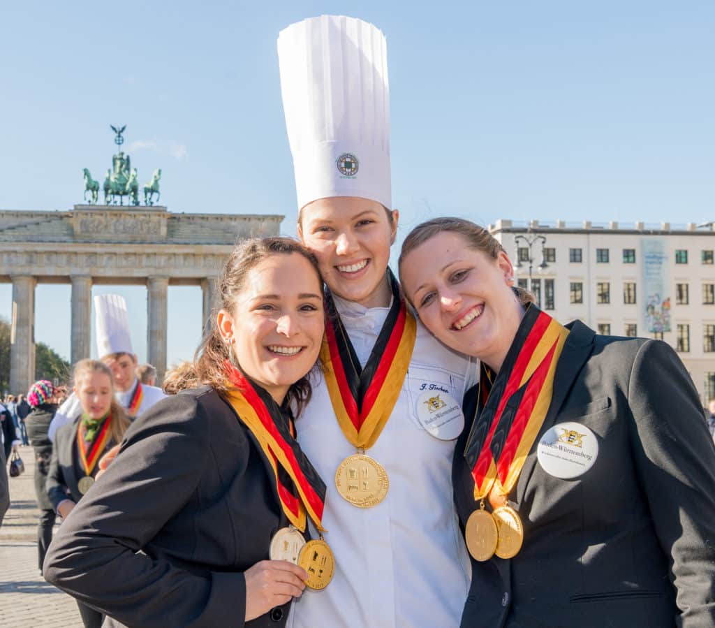 Dreifach weiblicher Triumph - sie holten Gesamt-Gold für Baden-Württemberg: (von links) Anabel Baudendistel Pineda, Julia Tischer, Anne Maria Gerhardt (Foto: Dehoga/Svea Pietschmann)