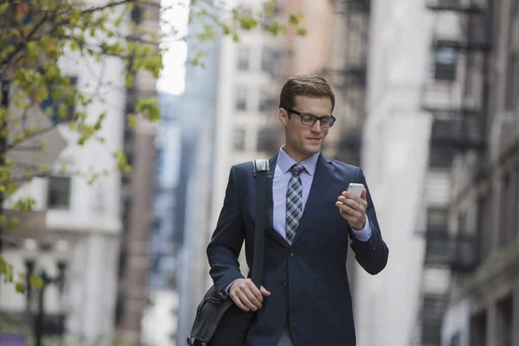 HRS geht den nächsten Schritt, um digital-affinen Reisenden ein besseres Buchungserlebnis zu ermöglichen. Gäste können in »HRS Smarthotels« mit dem Smartphone ein- und aus-checken sowie mobil bezahlen. (Foto: HRS)