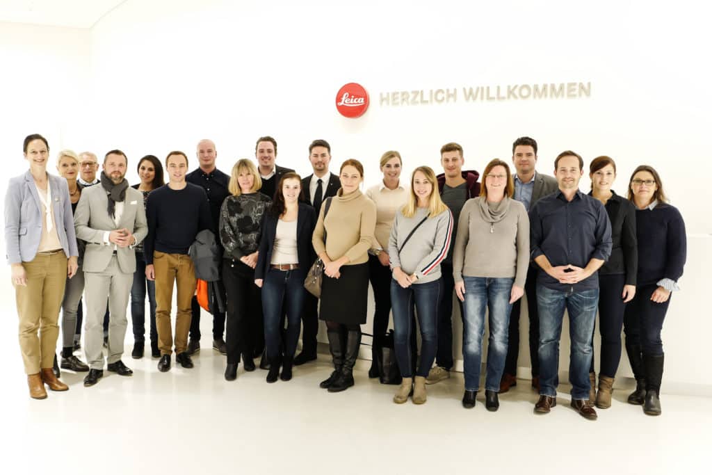 Das Arcona-Salesteam von links: Doreen Apelt, Director Sales; Anja Lennartz, Verkaufsleiterin Corporate & MICE NRW; Dirk Kagel, Hoteldirektor, Sebastian Grenzer, Verkaufsdirektor Nord-Ost Corporate; Yasmin Seibel, Salesmanagerin; Robert de Jong, Assistent Salesmanager; Marius Stoll, Salesmanager; Annette Krumrey, Direktorin Marketing & Verkauf; Richard Kulaschewitz, Verkaufsleiter Leisure & Consortia; Laura Seewald, Verkauf; Adam Wojcik, Salesmanager; Corinna Gehring, Salesmanagerin; Chantal Messchendorp, Salesmanagerin; Lisa Reinecke-Wilke, Salesmanagerin; Tim Genes, Salesmanager; Petra Erbrich, Reservation & MICE Managerin; Stefan Böhm, Verkaufsdirektor Nord-Ost; Tom Horschig, Verkaufsleiter Corporate & MICE; Stephanie Gilbert, Direktionsassistentin; Elvira Schmuhl, Verkaufsleiterin Gruppen Ostseehotels (Foto: Arcona Hotels)